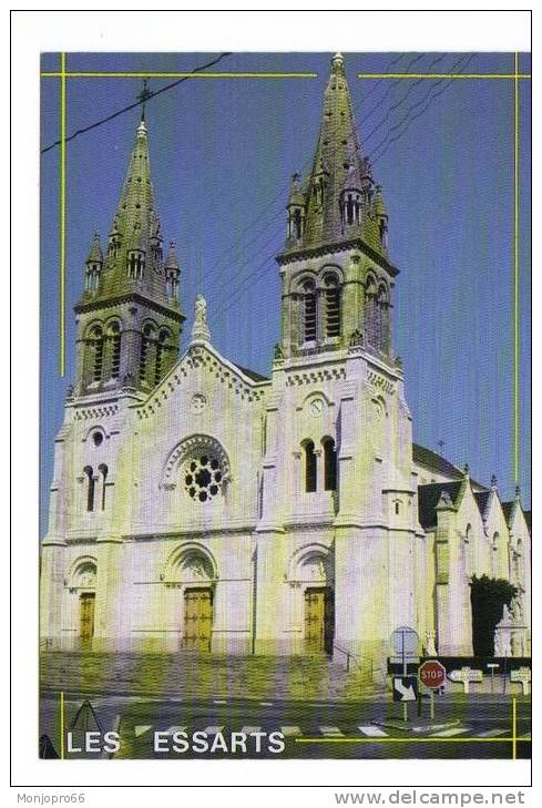 CPM Des Essards   Gros Bourg Situé Au Coeur Du Bocage Vendéen   Eglise - Les Essarts