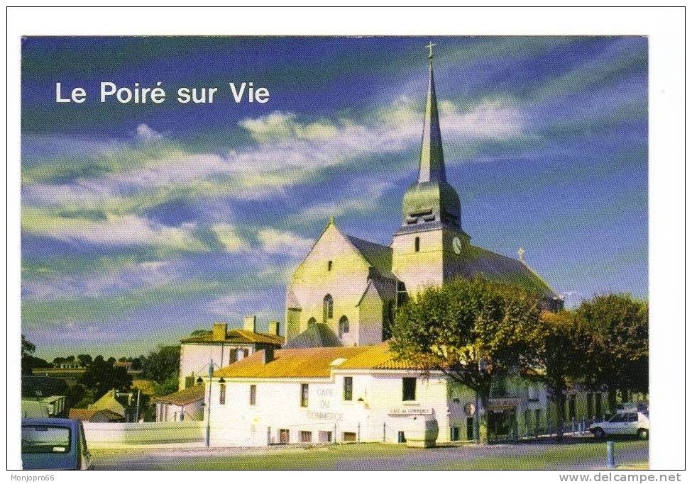 CPM De Le Poiré Sur Vie   Eglise Du XIII ème - Poiré-sur-Vie
