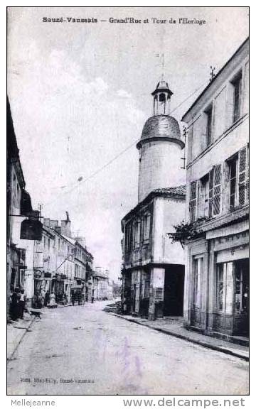 Cpa Sauze Vaussais (79) Grand ' Rue Et Tour De L' Horloge , Commerces , Animée . Ed Miet Billy - Sauze Vaussais