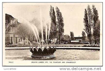 WGC 8. WELWYN GARDEN CITY . THE FOUNTAINS AND HOWARDSGATE. - Hertfordshire