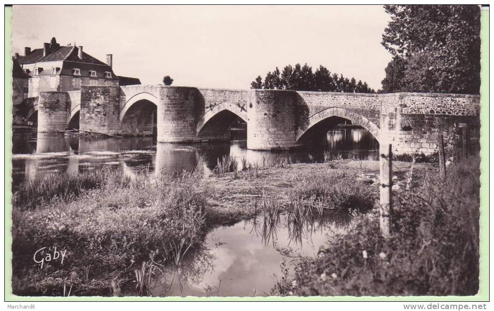 VIENNE.SAINT SAVIN SUR GARTEMPE.SES FREQUES ROMANES UNIQUES AU MONDE LE VIEUX PONT SUR LA GARTEMPE  ..SEMI MODERNE - Saint Savin