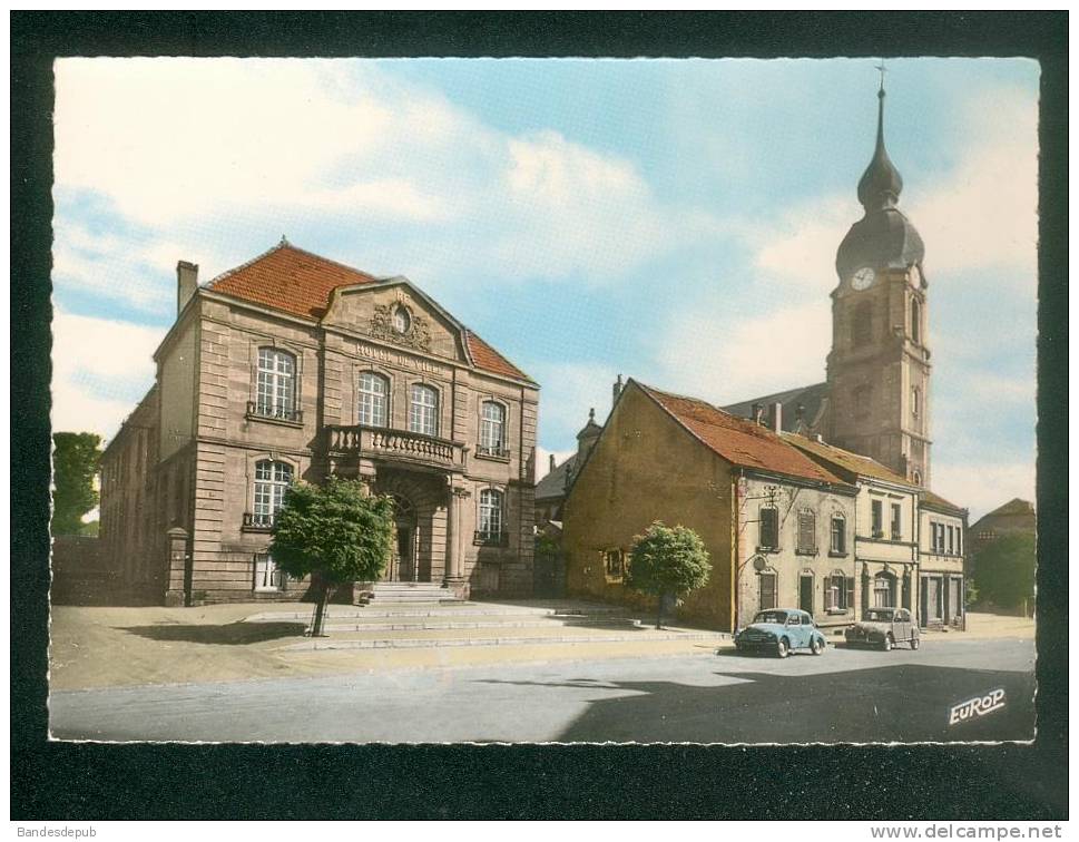 CPSM - Freyming ( Moselle 57) - Eglise Et Mairie ( Automobile Renault 4CV Citroën 2CV Ed. De L´ EUROPE PIERRON 6255) - Freyming Merlebach