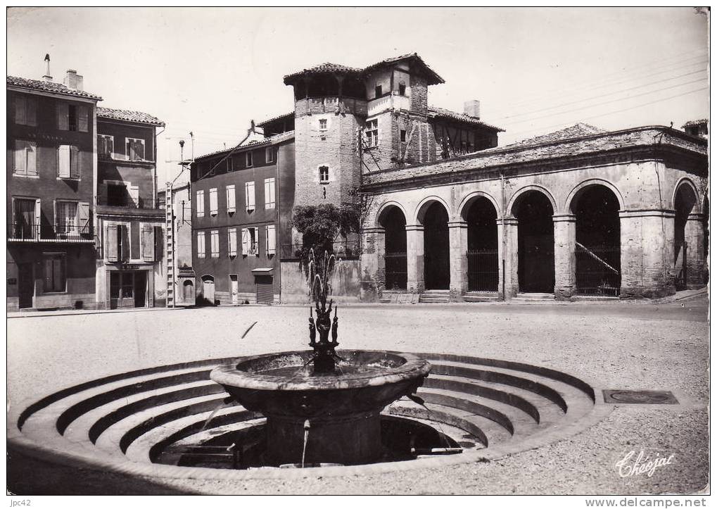 La Place Thiers Et La Fontaine - Gaillac