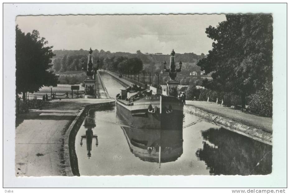 BRIARE. PONT CANAL SUR LA LOIRE. ( PENICHE ) - Briare