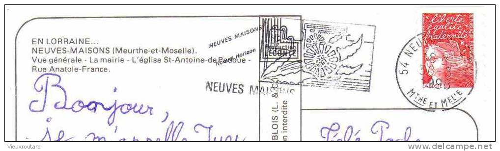 CPSM. NEUVES MAISONS. VUE GENERALE. LA MAIRIE. L'EGLISE ST ANTOINE DE PAUOUE.RUE ANATOLE FRANCE. DATEE 1998. FLAME. - Neuves Maisons