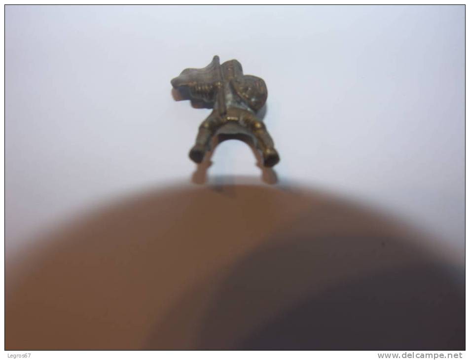 KINDER FIGURINES METAL Cavalier Croisé - Metal Figurines