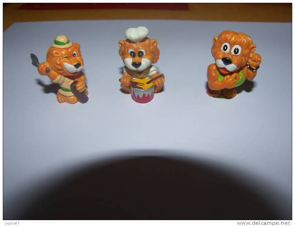 FERRERO 3 FIGURINES - Other & Unclassified