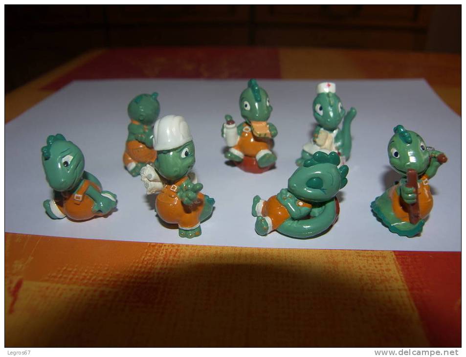 KINDER 7 FIGURINES DINOSAURES - Autres & Non Classés