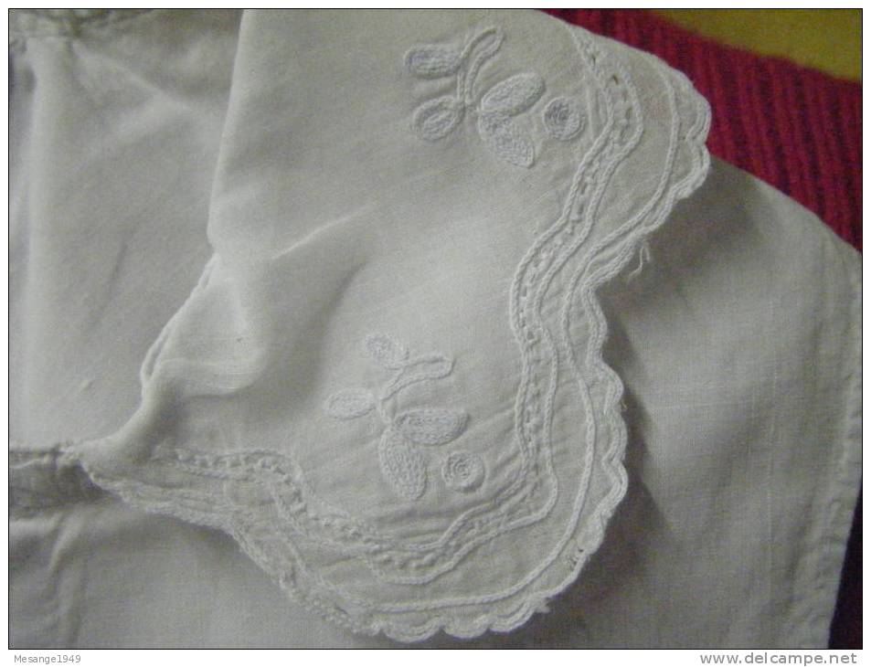 Faux Col Ancien Ou Plastron -belle Broderie  Au Col---n°15 - Andere & Zonder Classificatie