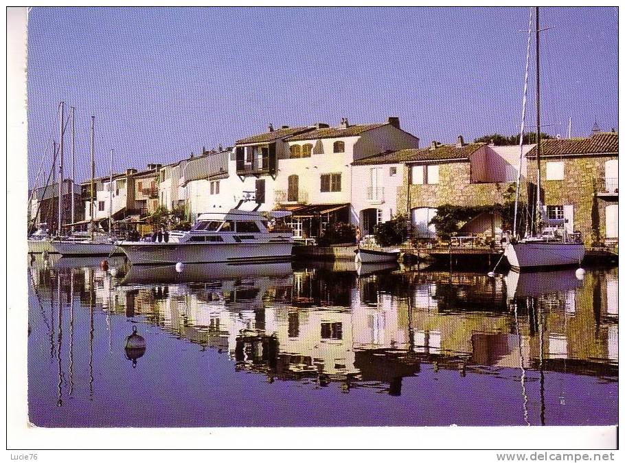 PORT GRIMAUD  -  Promenade Matinale Le Long Du Canal  Oriental - Port Grimaud