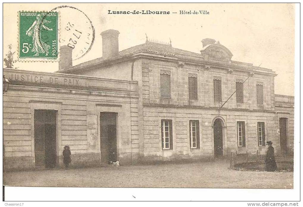 33 - LUSSAC-de-LIBOURNE -  Hôtel De Ville - Animée - Blaye