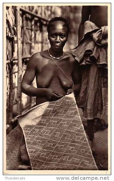 ZAGOURSKI PHOTO LEOPOLDVILLE L´AFRIQUE QUI DISPARAIT SERIE 1 NO 11 BAKUBA UNE BRODEUSE !! SUPER RARE ! - Non Classificati