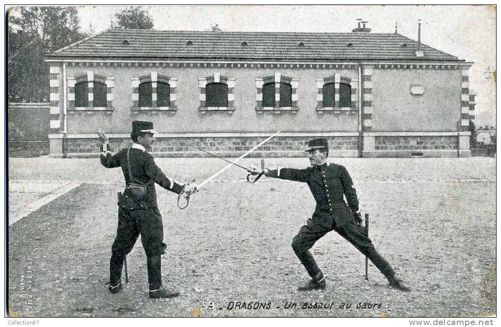 ESCRIME - MILITAIRE - DRAGON - ASSAUT Au SABRE - CARTE PUBLICTAIRE PHARMACIE SIMON à BLOIS 41 - VOIR DOS - Scherma