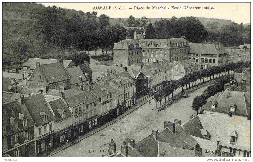 Aumale - Place Du Marché - Ecole Departementale - Aumale