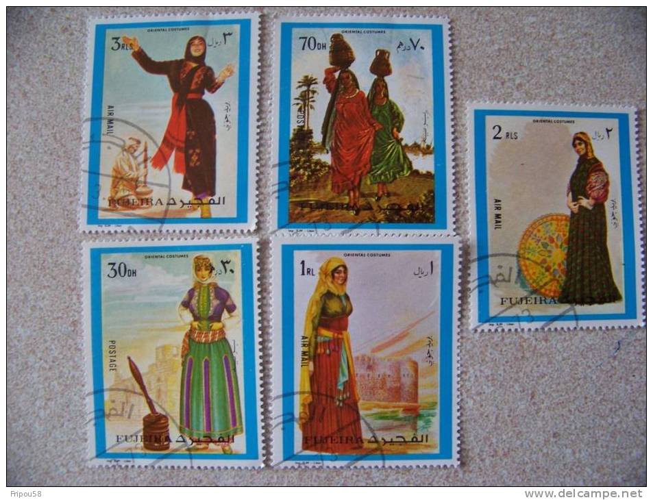 TIMBRES FUJEIRA COSTUMES ORIENTAUX OBLITERES - Fujeira