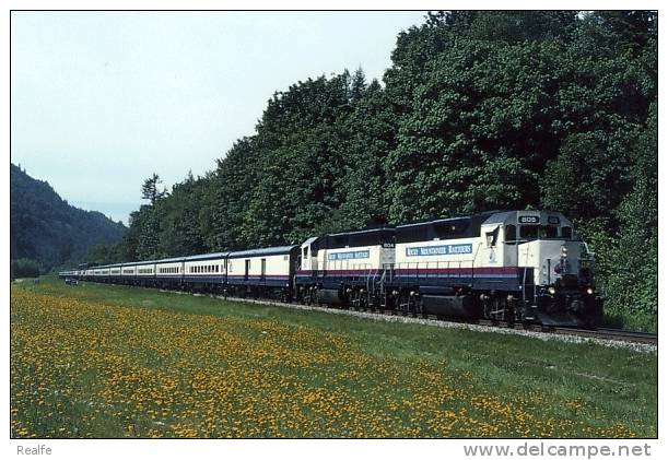 Train Rocky Mountaineer Railtours Passes Laidlaw  British Columbia Canada - Treinen