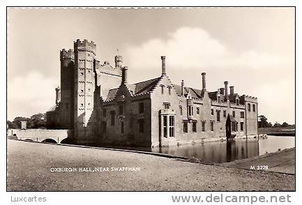 OXBURGH HALL .NEAR SWAFFHAM .   M 3228. - Autres & Non Classés