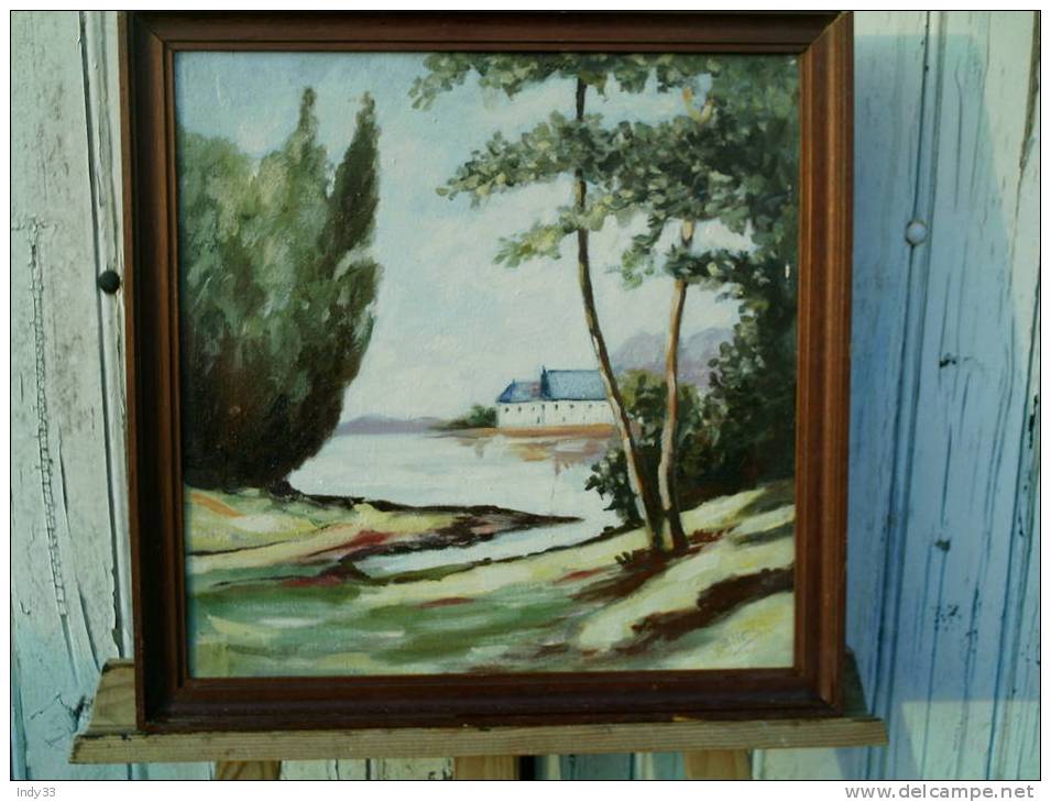 - PAYSAGE AVEC UN BATIMENT ANCIEN ET UN ETANG . HUILE SUR TOILE SIGNEE . - Oils