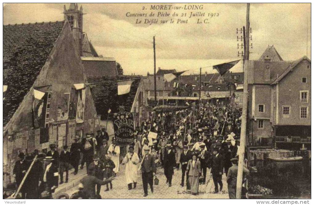 CPA. REPRO. MORET SUR MOING. CONCOURS DE PECHE DU 21 JUILLET 1912. LE DEFILE SUR LE PONT. - Pêche