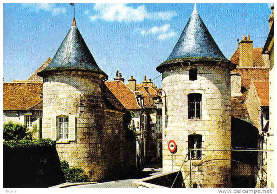 Carte Postale  89.  Chablis  La Porte Noël  Trés Beau Plan - Chablis