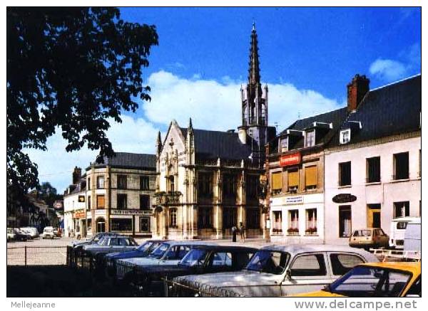 Cpsm Breteuil Sur Iton (27) Hotel De Ville , Années 70 . Voitures ,  Commerce , Garage , Pompe Essence Esso - Breteuil