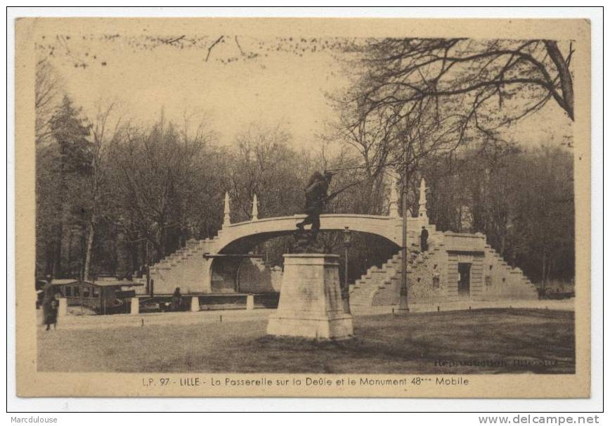 Lille. La Passerelle Sur La Deûle Et Le Monument 48ème Mobile. - Lille