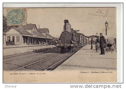 GIEN INTERIEUR DE LA GARE ARRIVEE D'UN TRAIN - Gien