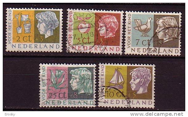 Q8662 - NEDERLAND PAYS BAS Yv N°613/17 - Used Stamps