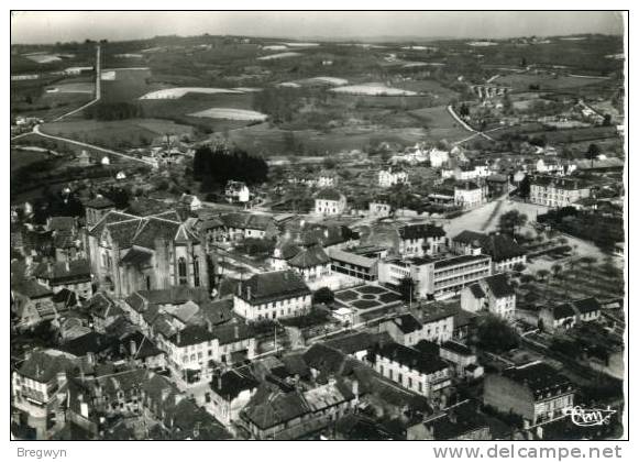 87 - CPSM St-Yvrieix-la-Perche - Vue Générale Aérienne - Saint Yrieix La Perche