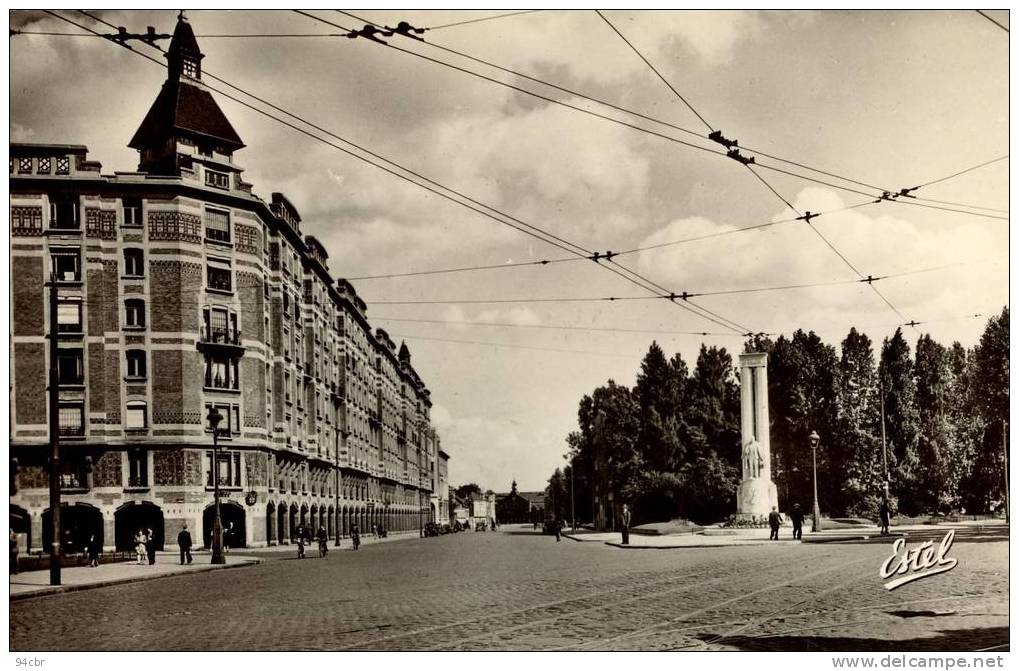 CPSMPF( 59)TOURCOING Rue Et Monument Dron - Tourcoing