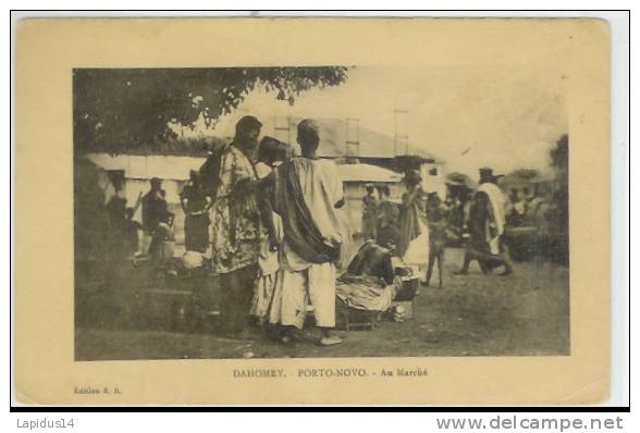 J 554 / CPA   DAHOMEY  - PORTO-NOVO   AU MARCHE - Dahomey