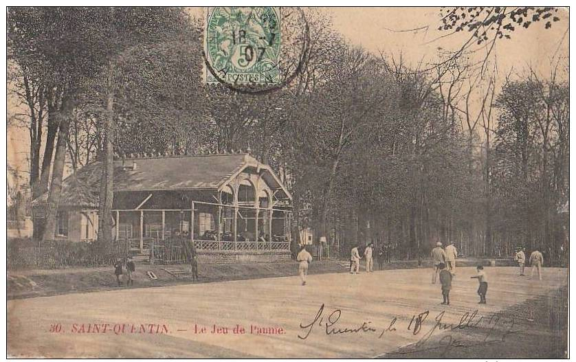 02 SAINT QUENTIN LE JEU DE PAUME UNE PARTIE ANIMEE  EN 1907 - Saint Quentin