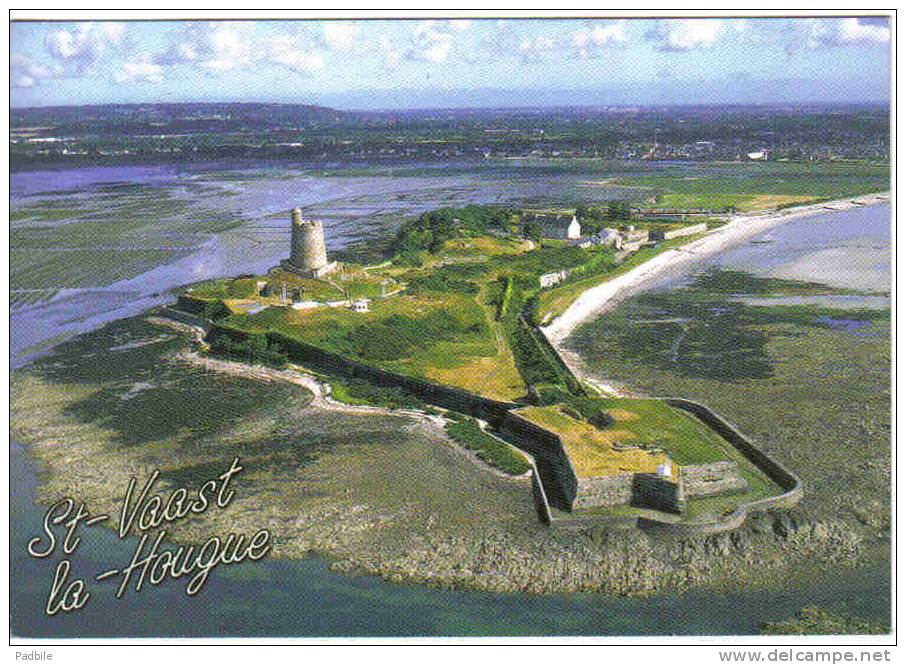 Carte Postale 50.  St-Vaast  La Hougue  Vue D´avion   Trés Beau Plan - Saint Vaast La Hougue