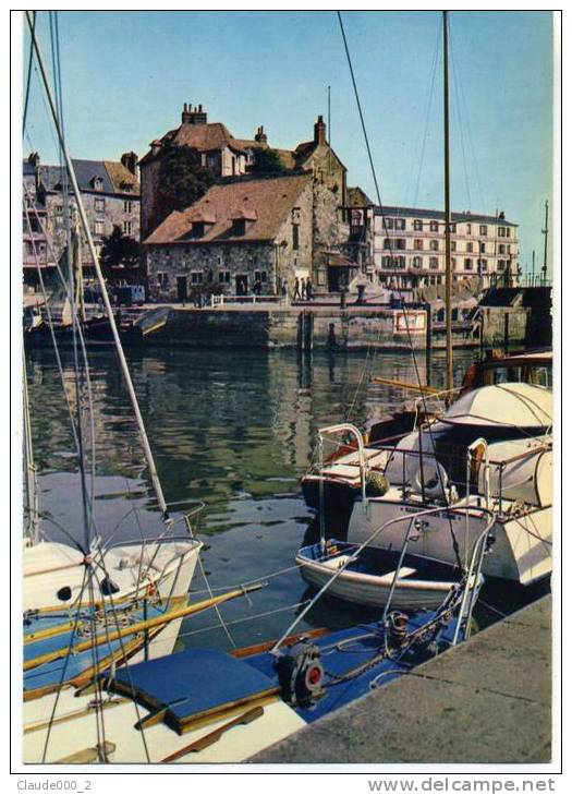 HONFLEUR . La Lieutenance Et Le Bassin Des Yachts . Voir Recto Verso  (B250) - Honfleur