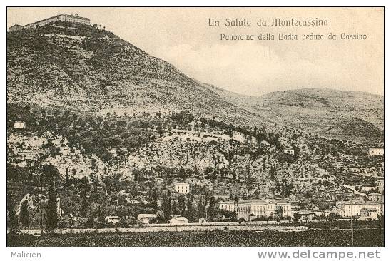 ITALIE-ref  141- Un Saluti De Montecassino -panorama Della Badia Veduta Da Cassino -  -carte Bon Etat - - Autres & Non Classés