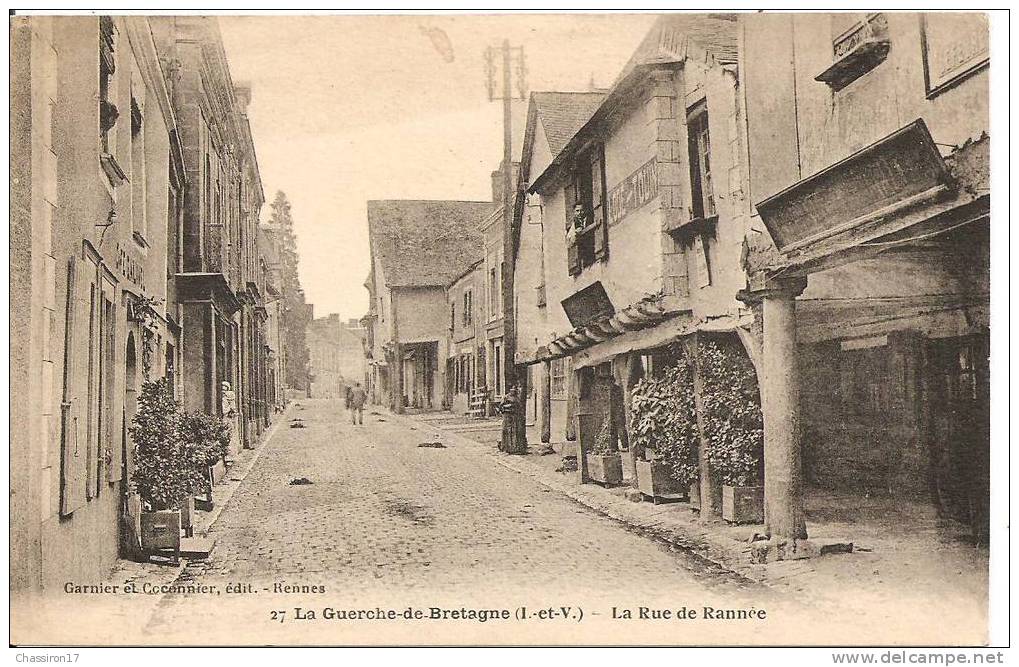 35 - LA GUERCHE-de-BRETAGNE  -  La Rue De Rannée - Café Galivel, Magasin Lodé-Touin - La Guerche-de-Bretagne