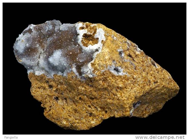 Calcite Bleutée D´Auvergne - Les Bois De La Comté, Vic-le-Comte (63) - Env. 6,2 X 3,8 X 2,8 Cm - Minerales