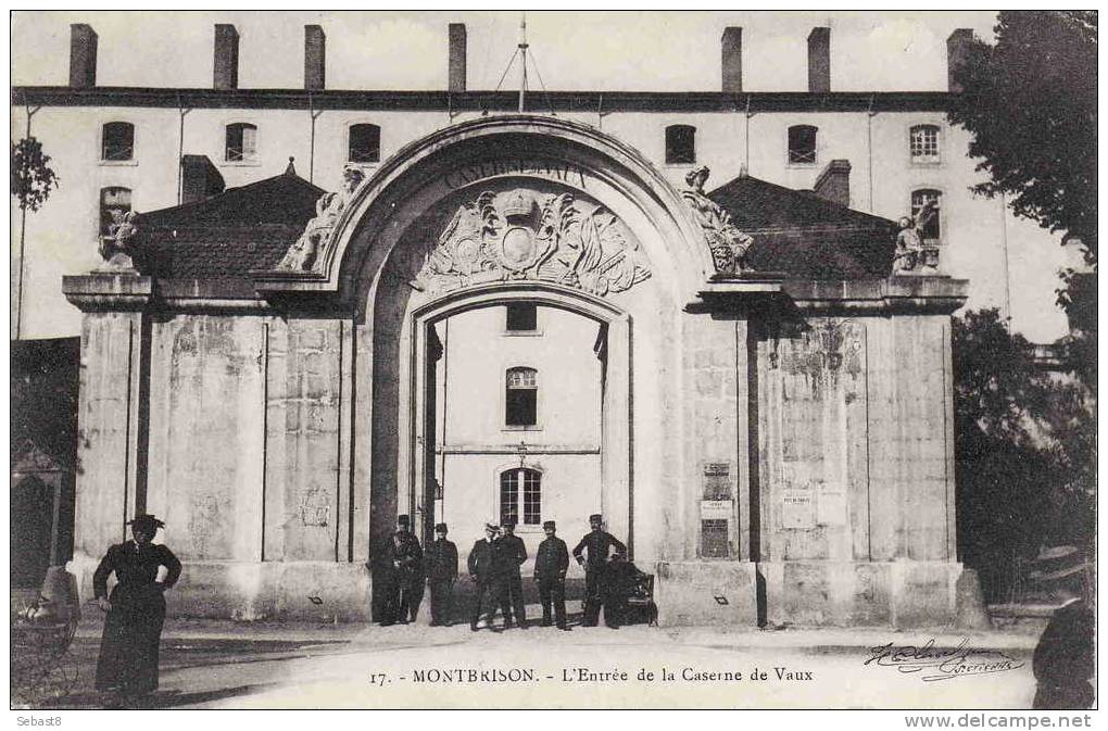 MONTBRISON L'ENTREE DE LA CASERNE DE VAUX - Montbrison