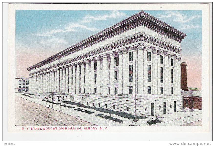 D390- N.Y. STATE EDUCATION BUILDING - ALBANY N.Y.- VERY OLD POST CARD - - Albany