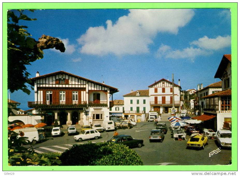 BIDART (64) - LA PLACE DE LA MAIRIE - ANIMÉE DE VOITURES - CIRCULÉE EN 1976 - ÉDITION PIERRON - - Bidart