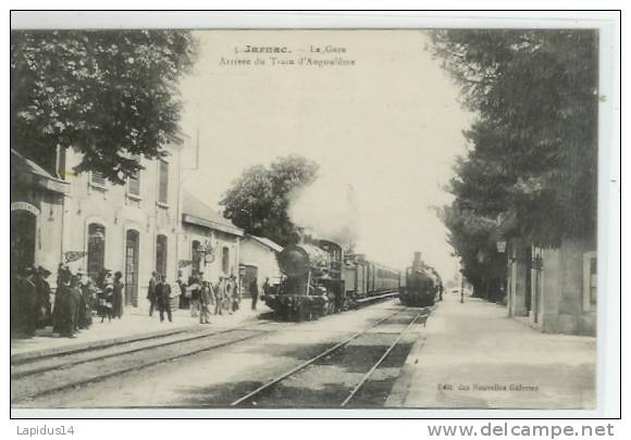 J 617/CPA   JARNAC     (16)    LA GARE ARRIVEE DU TRAIN D'ANGOULEME - Jarnac