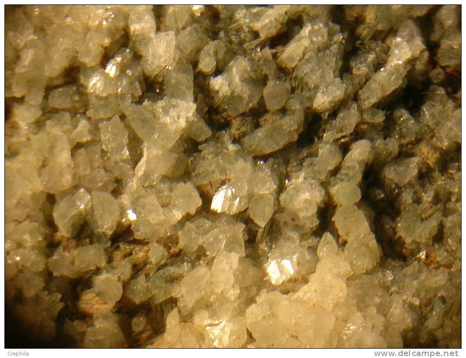 ADULAIRE - Byssolite - Combe De La Selle - St Christophe - Isère - France  --T       MICRO - Mineralen