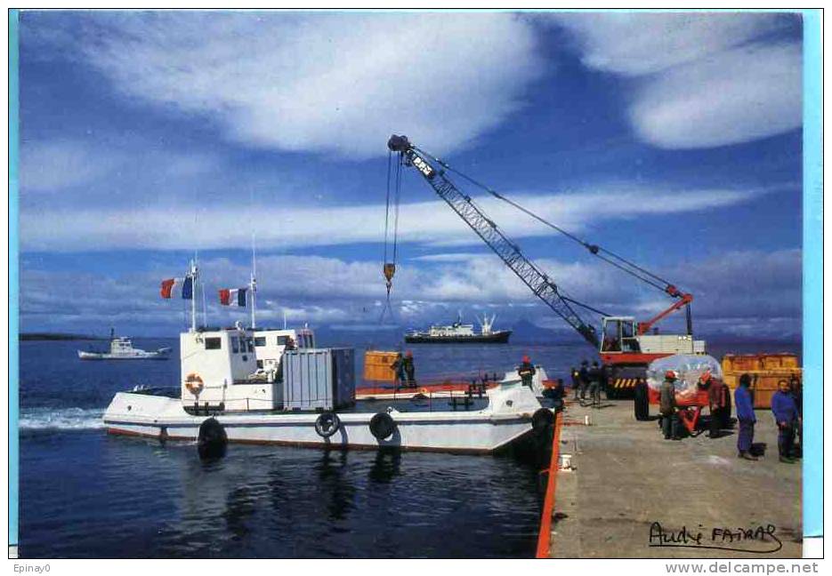 B - OCEANIE - ILE KERGUELEN - Terres Australes Et Antarctiques Françaises - La Cale Du Port Aux Français - TAAF : Terres Australes Antarctiques Françaises