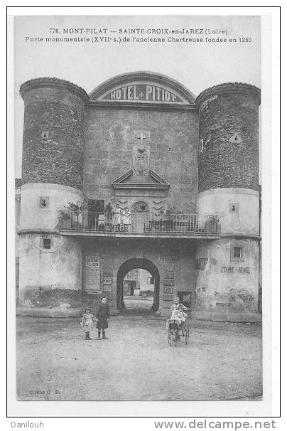 42 // MONT PILAT - SAINTE CROIX EN JAREZ, Porte Monumentale De L'ancienne Chartreuse Fondée En 1280, ANIMEE, C.D. - Mont Pilat