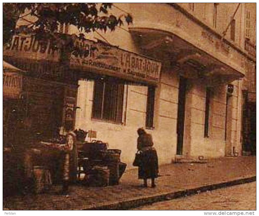 13.AUBAGNE. Vue Sur La Boutique L'ABAT JOUR Et L'Hôtel De Ville Dans L'Avenue Jean Jaurès. - Aubagne