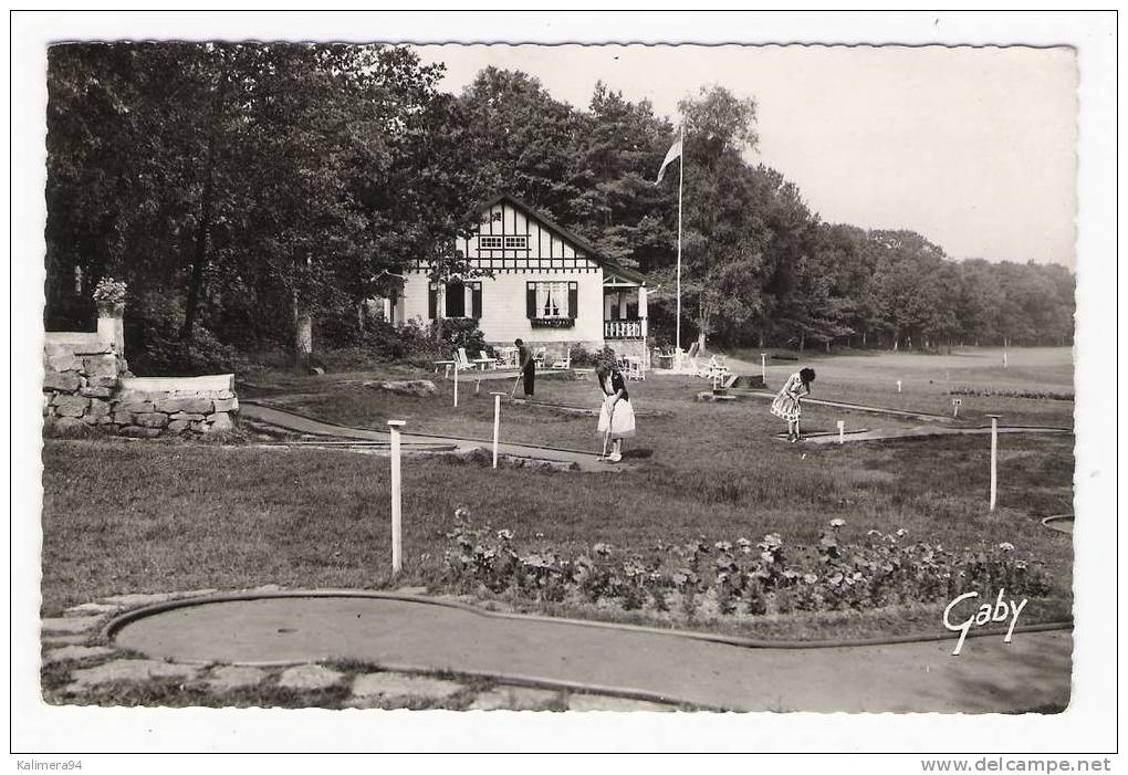 ORNE  /  BAGNOLES-de-l´ORNE  /  LE  GOLF  D´ ANDAINE  ET  SON  GOLF  MINIATURE  /  Edit.  ARTAUD  N° 119 - Golf