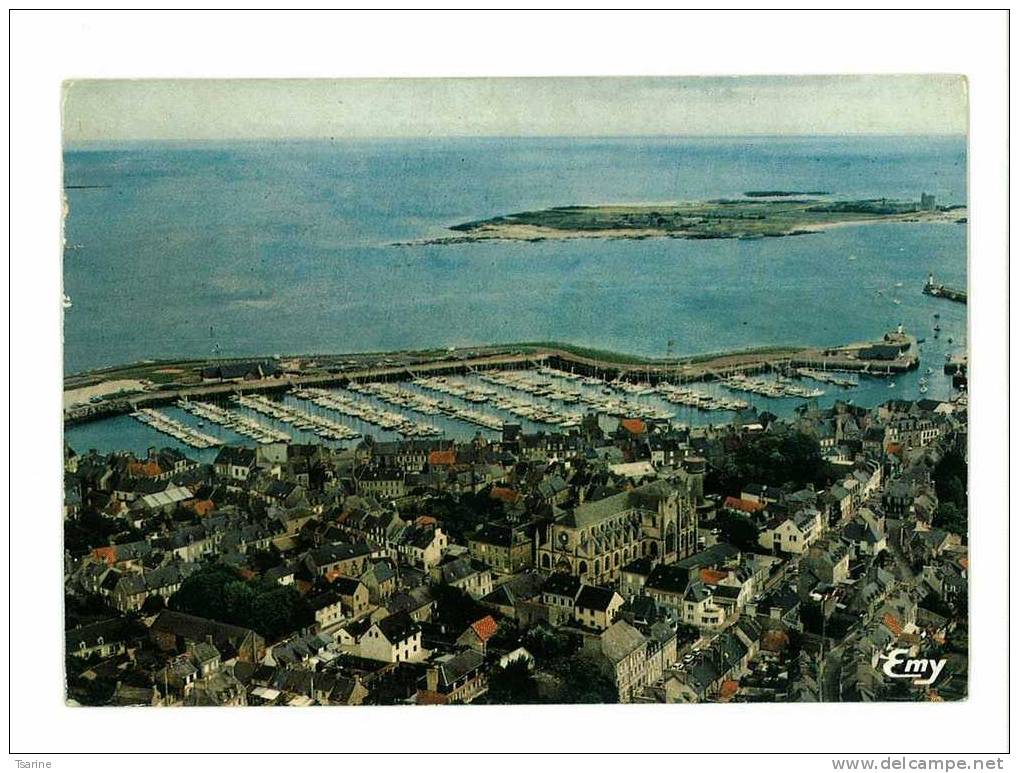 50 - Lot De 2 Cartes De St Vaast La Hougue : Vue Et Multi-vues Du Port - Saint Vaast La Hougue