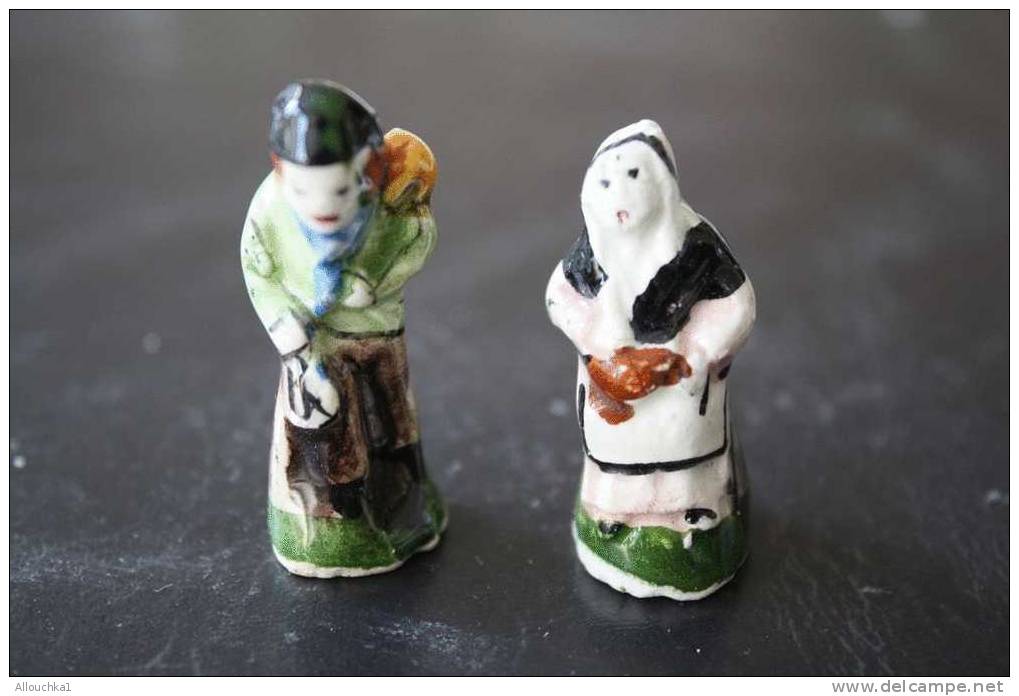 2 FEVES -FIGURINES - PETITS OBJETS DE VITRINE OU DECORATION POUR LA CRECHE -COUPLE - Santini