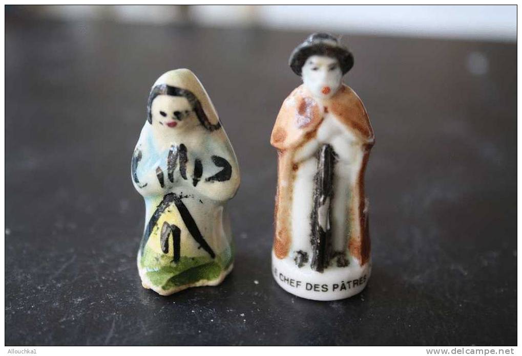 2 FEVES -FIGURINES - PETITS OBJETS DE VITRINE OU DECORATION POUR LA CRECHE -COUPLE - Santons