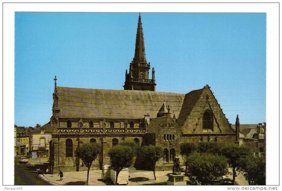 CPM De Baud   Eglise Et Monument Aux Morts - Baud